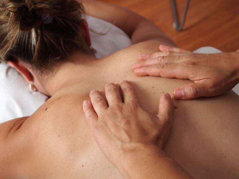 Qu’est-ce qu’un massage en couple et à quoi s’attendre ?