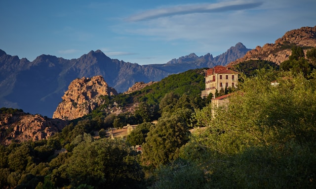 Comment voyager en toute sécurité en Corse : quels conseils indispensables ?