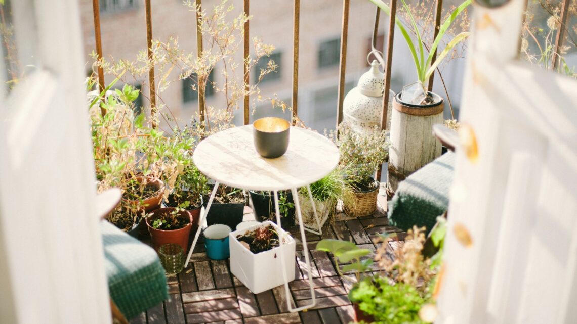 Comment transformer un petit balcon en un havre de paix : astuces et inspirations ?