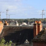 Maisons, toits et cheminées