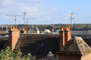 Maisons, toits et cheminées